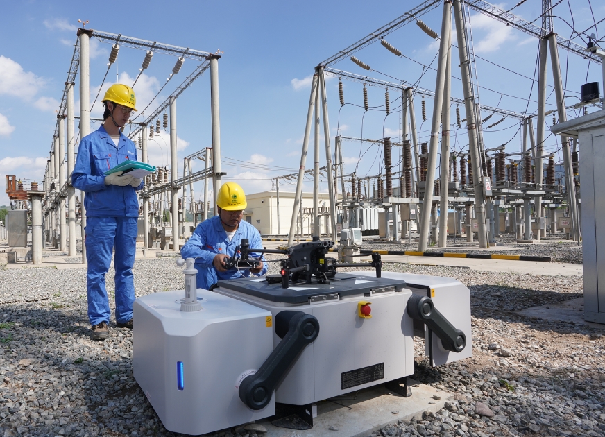青海西寧供電公司首次應用“無人機+全自動機巢”全自主作業(yè)模式進行巡檢